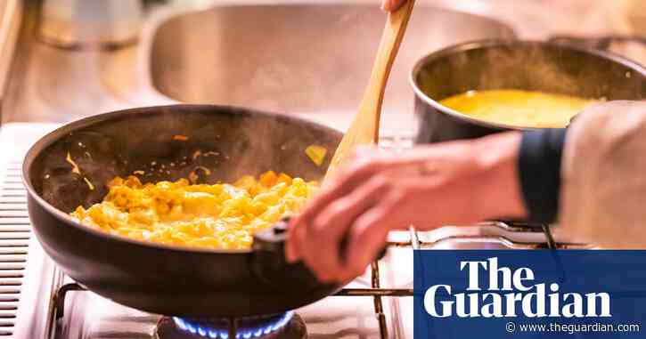 Gas hob can raise indoor air pollution higher than busy UK road, study finds