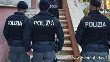 In dieci accerchiano poliziotti durante controllo al Quarticciolo. Agente aggredito e minacciato con un machete