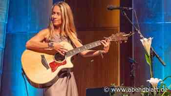 Heather Nova singt mit Hilfe aus dem Publikum