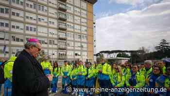 Vatikan: Papst geht es etwas besser