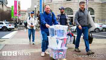 US job growth stable as government cuts start