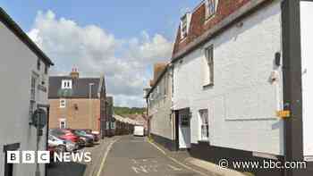 Residents evacuated after replica weapons find