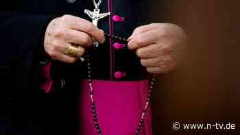 Nachts mit Sauerstoffmaske: Vatikan: Papst spricht gut auf Therapie an