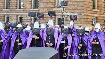 „Handmaid‘s Tale“ in Hamburg: Bedrückende Szenen auf Rathausmarkt