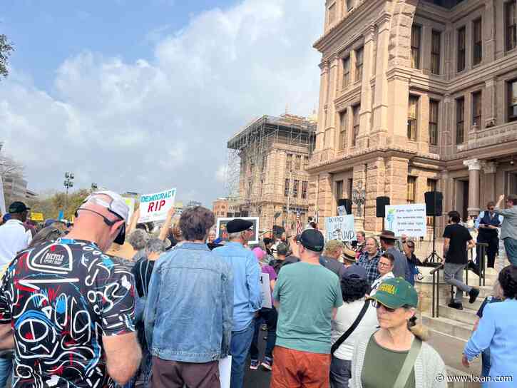Doggett, Casar speak at rally at Texas State Capitol Saturday