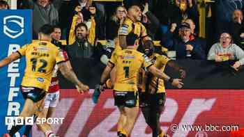 Castleford leave it late to beat Salford for first win