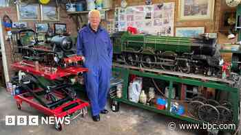 Model King James train to be auctioned for charity