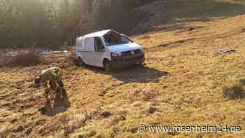Transporter stürzt 80 Meter ab – Baumstumpf verhindert Katastrophe