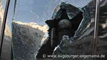 Radio samt Anlage aus geparktem Auto gestohlen