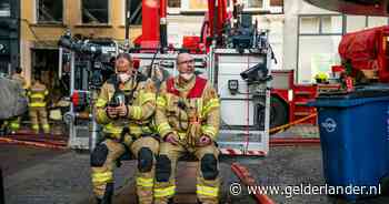 Arnhem bedankt vuurvechters massaal: warme woorden, duimpjes van winkelend publiek en wat extra’s van de visboer