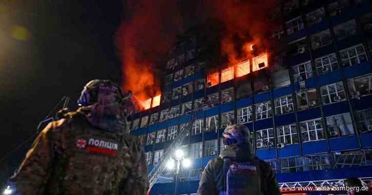 Selenskyj: Mehr als 2.000 Luftangriffe in einer Woche