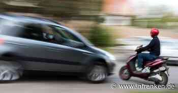 B8 in Biebelried: Schwerer Unfall mit drei beteiligten Fahrzeugen - Roller-Fahrer in Lebensgefahr