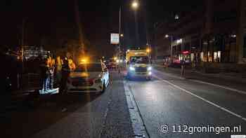 Persoon raakt te water langs de Stationsweg in Groningen