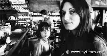 Flo Fox, Photographer Who Overcame Blindness and Paralysis, Dies at 79