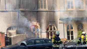 Feuerwehr rettet Menschen aus brennendem Theater – darunter ein Kind