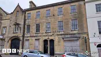 Vacant Grade II listed pub to become flats