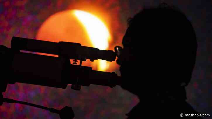 An astronomer gave us tips for watching the imminent total lunar eclipse