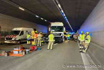 Zware botsing met vijf auto’s en twee vrachtwagens op E403