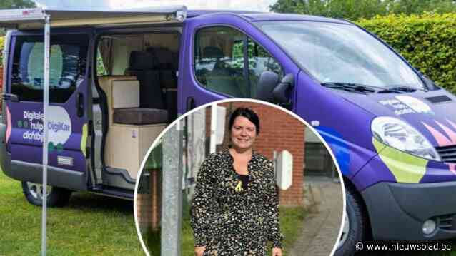 “Wat met mijn mantelzorgpremie? En hoe werk ik met mijn e-id?”: Digikar en Thuiszorgcoördinatie bieden hulp en info op verplaatsing