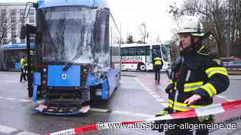 Schwerer Unfall zwischen Tram und Bus im Westen von München