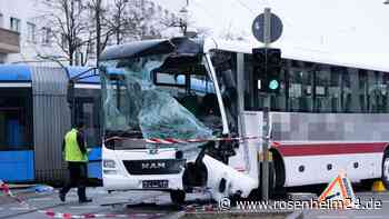 Unfall mit Tram und Bus in München: Zehn Verletzte - darunter auch Kinder