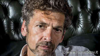 "Spettacolo falso e non autorizzato (A Mirror)" in Sala Umberto