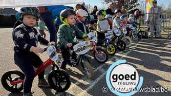 Jongens en meisjes tussen 2 en 6 jaar zetten beste beentje voor in WK loopfietsen