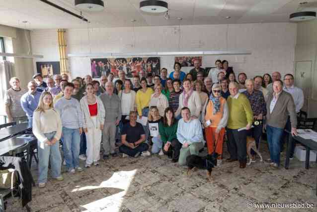 Cast van revue komt twee jaar voor nieuwe productie al bijeen: “Het begon bij iedereen zo te kriebelen dat niemand nog wilde wachten”