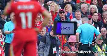 'It's a penalty' - Ex-Premier League ref defends VAR decisions against Saints