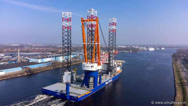 Mega windturbine-installatieschip Boreas komt aan in Amsterdam