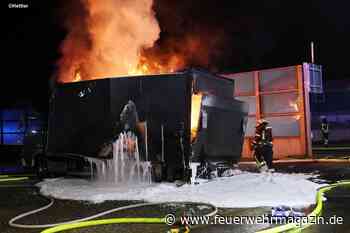 Lkw-Brand in der Nacht