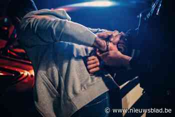 Man met achttien veroordelingen spuwt agenten in gezicht en riskeert opnieuw celstraf