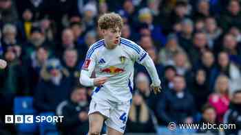 Youngster Chambers signs new Leeds deal