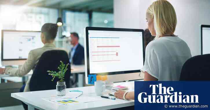 Senior staff can sue if given ‘low status’ desk, UK tribunal rules