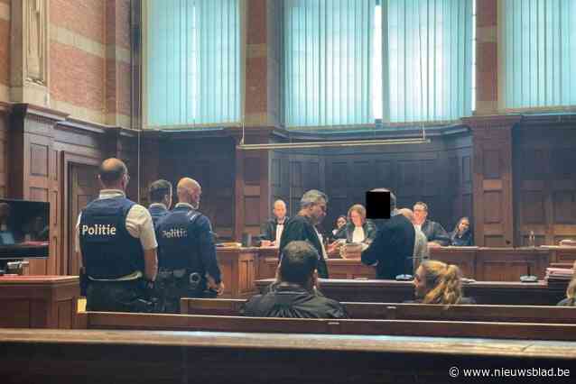 Zeven jaar cel en onmiddellijke aanhouding voor boer die ex-schoonmoeder en vrouw aanviel met ijzeren staaf