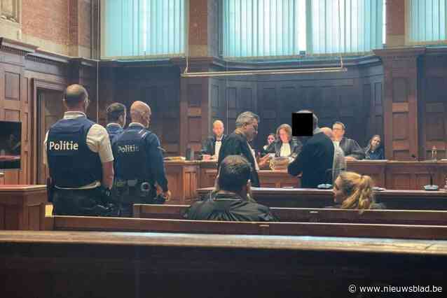 Zeven jaar cel en onmiddellijke aanhouding voor boer die ex-schoonmoeder en vrouw aanviel met ijzeren staaf