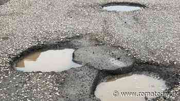 Buche e strade dissesstate, i residenti chiedono aiuto. Chinni (M5S): "Pian Saccoccia non può rimanre indietro"