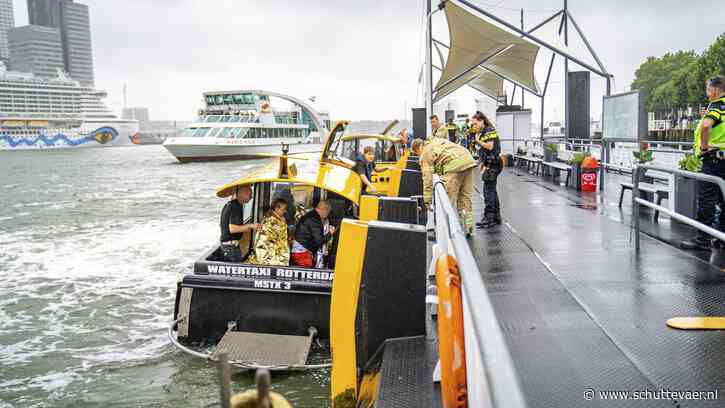 Boete en werkstraf na aanvaring rondvaartboot en watertaxi Rotterdam
