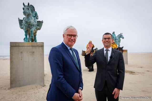 Sander Loones legt eed af als burgemeester op... het strand