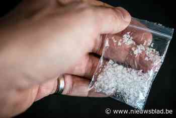 Man smokkelt 9,5 kilogram methamfetamine via luchthaven: “Duidelijk in opdracht van criminele organisatie”