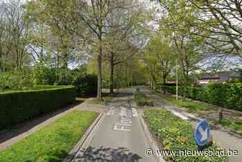 Bestuurder wordt onwel en botst tegen paal