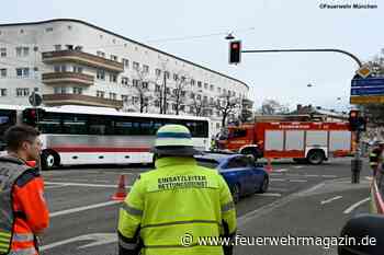 Straßenbahn kollidiert mit Schulbus