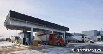‘Never seen anything like this’: Manitoba border crossing sees drop in trucking to U.S.