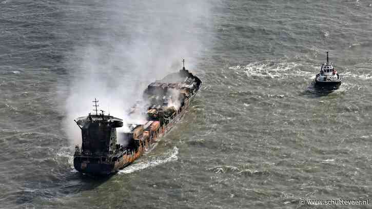 Britse minister: brandend containerschip op Noordzee lijkt toch niet te zinken