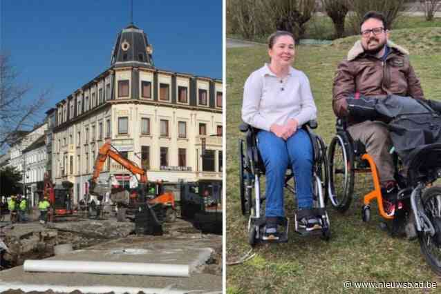 Man die gevallen rolstoelgebruiker Sam helpt, krijgt rake klappen van spottende passant: “Straks durft niemand ons nog te helpen”