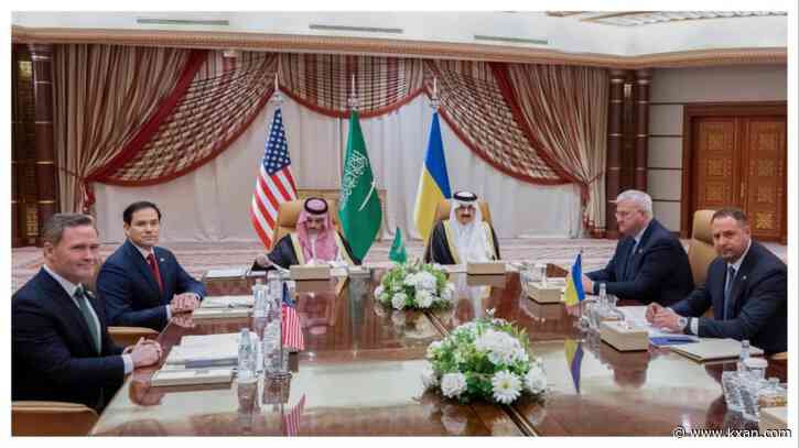 US lifts military freeze on Ukraine in push for 30-day ceasefire