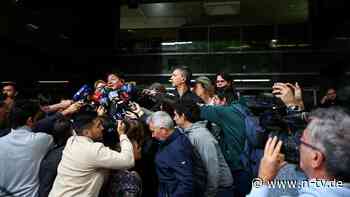 Ex-Freundin schmäht Angeklagte: Maradona-Prozess startet mit auffälligem Foto von totem Diego