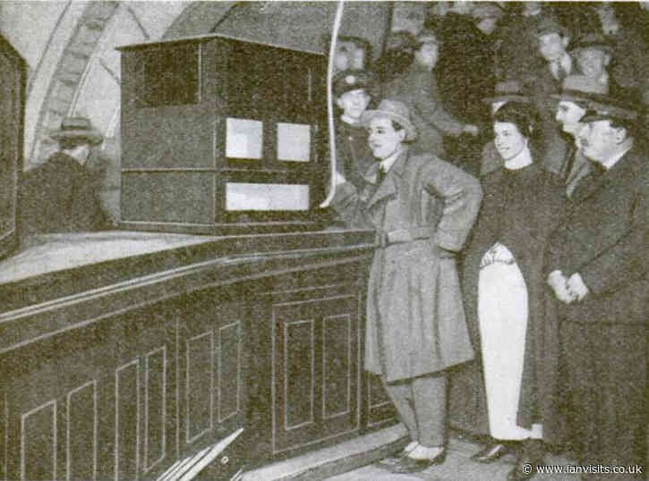 The birth of “Stand on the Right”: How London’s first recorded escalator announcement shaped Tube etiquette