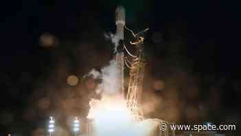 SpaceX rocket launches NASA SPHEREx space telescope and PUNCH solar probes (video)