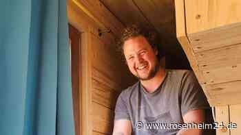 Wenig Platz, viel Freiheit: Samuel Meisinger in seinem selbstgebauten Tiny House